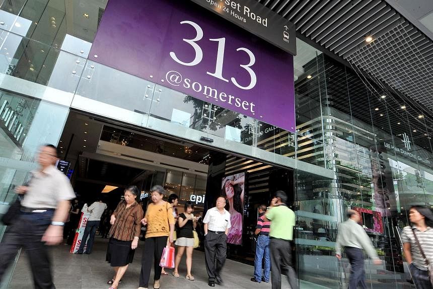 Orchard Road mall 313@somerset could soon roll out an option for shoppers to receive personalised deals - based on individual shopping patterns - on their phones. -- ST PHOTO: NG SOR LUAN
