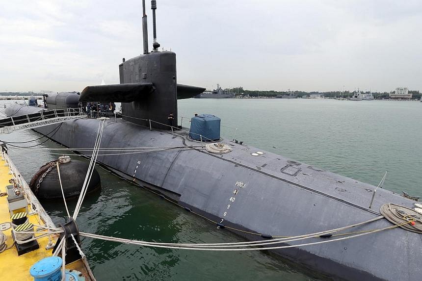 USS Michigan Guided Missile Submarine Visits Singapore For A Second   Emak Submarine 11208e 2x 