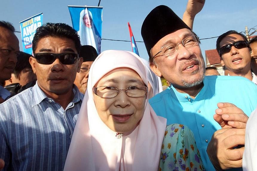 Dr Wan Azizah Wan Ismail, with her husband Anwar Ibrahim, at the nomination centre in Bangi on 11 March 2014 to file her nomination papers for the Kajang by-election. -- PHOTO: THE STAR&nbsp;