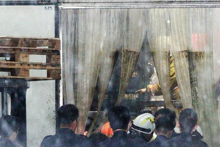 A man in his 60s died on Friday morning after becoming trapped under two metal racks which apparently fell on him at a fruit storage facility.&nbsp;-- PHOTO: SHIN MIN&nbsp;