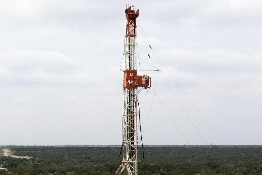 A rig contracted by Apache Corp drills a horizontal well in a search for oil and natural gas in the Wolfcamp shale located in the Permian Basin in West Texas in Oct 2013. -- PHOTO: REUTERS