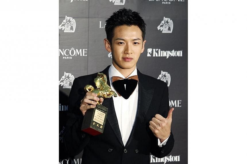 Taiwanese actor Kai Ko, also known as Ko Chen-tung, celebrates winning the Best New Performer category for You Are The Apple Of My Eye at the 48th Golden Horse Film Awards in Hsinchu, northern Taiwan on Nov 26, 2011.&nbsp;-- PHOTO: REUTERS