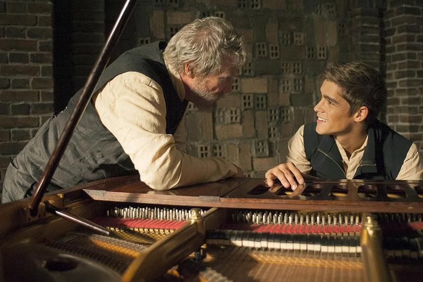 Teenager Brenton Thwaites (right) is the receiver of memories from The Giver (Jeff Bridges, left). -- PHOTO: GOLDEN VILLAGE
