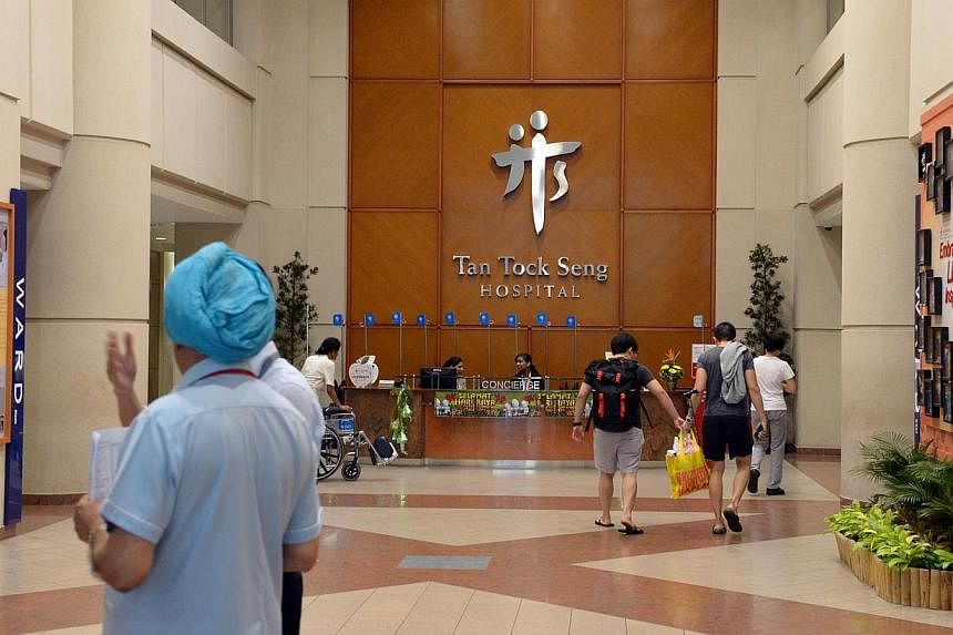 Tan Tok Seng Hospital.&nbsp;There is "no direct link" between total operation fees and doctors' salaries at public hospitals, Minister of State for Health Lam Pin Min said yesterday. -- PHOTO: ST FILE