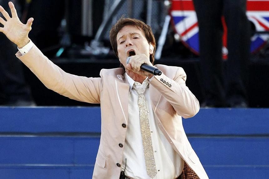 Singer Cliff Richard performing during the Diamond Jubilee concert in front of Buckingham Palace in London on June 4, 2012.&nbsp;-- PHOTO: REUTERS