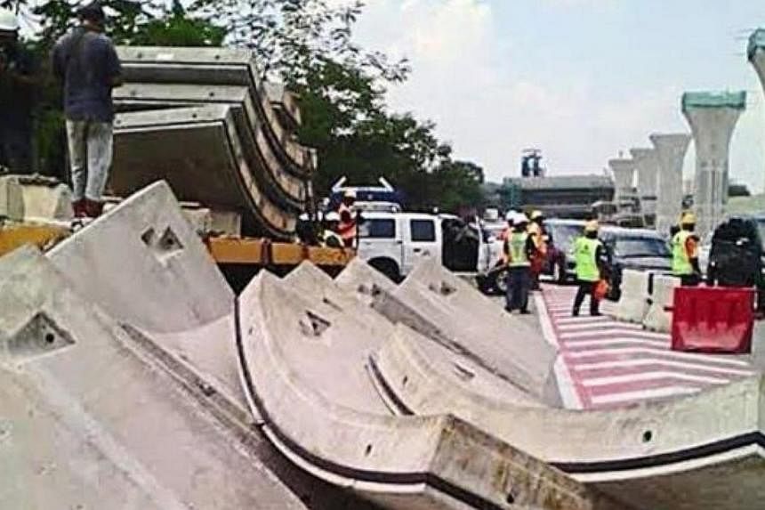 Several precast concrete blocks, meant for Malaysia's MRT line in Petaling Jaya, fell off the trailer transporting them onto a road, causing a traffic congestion that lasted for more than three hours. This took place just a week after a 690-tonne ove