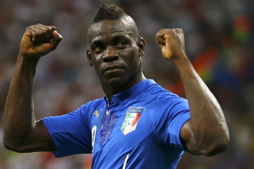 Italy's Mario Balotelli celebrates after scoring a goal past England's goalkeeper Joe Hart during their 2014 World Cup Group D soccer match at the Amazonia arena in Manaus on June 14, 2014. -- PHOTO: REUTERS