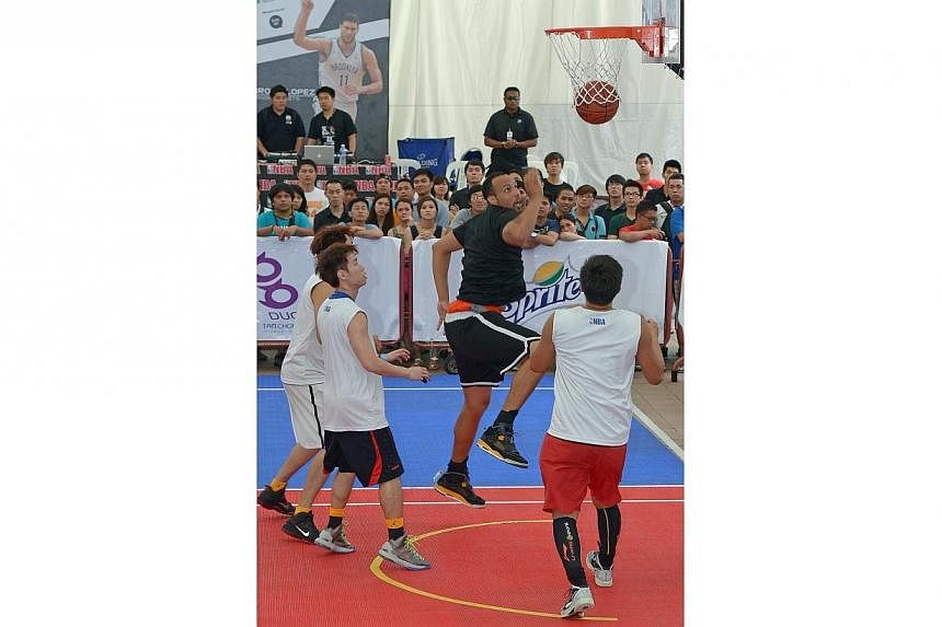DnD’s Kyle Jeffers (black top) scores against Siglap in the men’s open final of the NBA 3X tournament on Sept 1, 2013. NBA legend Horace Grant will headline the NBA 3X when it returns to Singapore in September. -- PHOTO: ST FILE&nbsp;