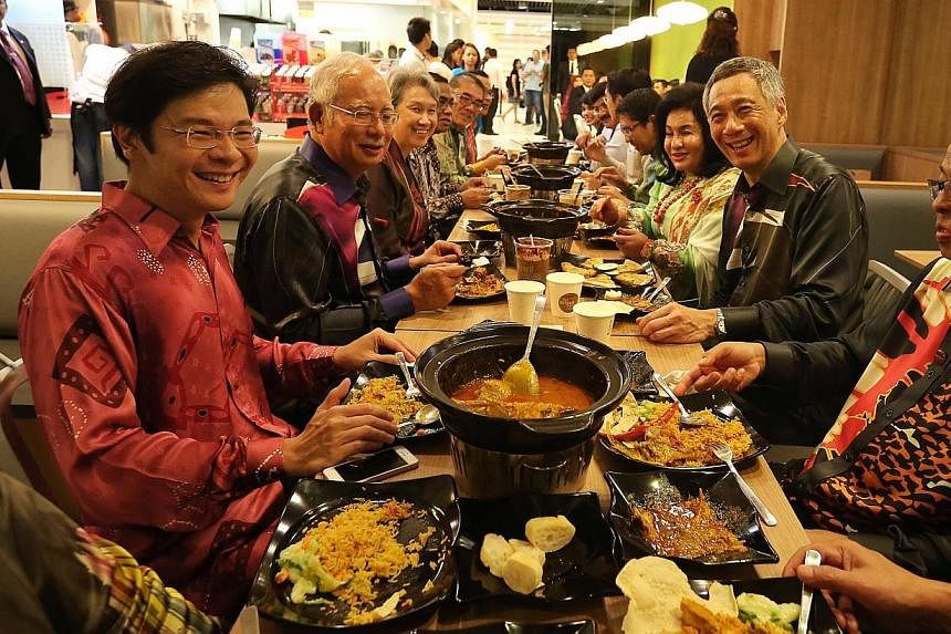 Prime Minister and Mrs Lee Hsien Loong hosted dinner at My Briyani House, Kallang Wave Mall, on Aug 27, 2014. -- ST PHOTO: NEO XIAOBIN