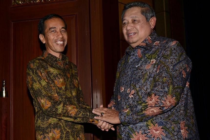 Outgoing Indonesian President Susilo Bambang Yudhoyono (right) meets president-elect Joko Widodo (left) in Nusa Dua, on Indonesia's resort island of Bali on Aug 27, 2014, to discuss a smooth government transition programme.&nbsp;Indonesian President-
