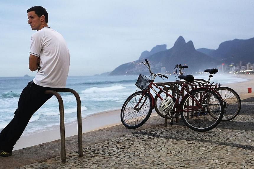 A man sits along Ipanema beach in Rio de Janeiro, Brazil, on Aug 29, 2014. Brazil, Latin America's largest economy, has slid into recession, further weakening President Dilma Rousseff who faces an increasingly tough re-election battle on Oct 5. -- PH
