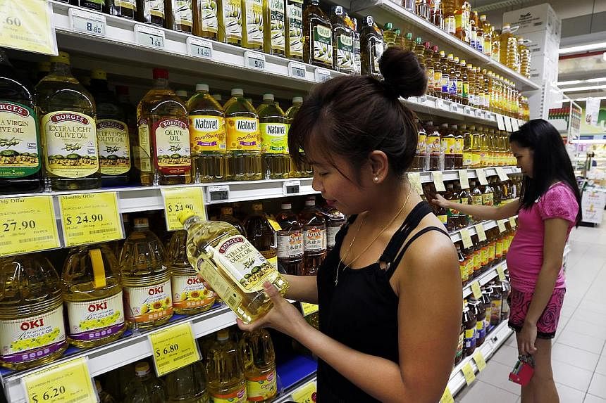 Supermarket chain operator Sheng Siong is placing out $80.4 million worth of new shares to fund its expansion plans here. -- PHOTO: ST FILE
