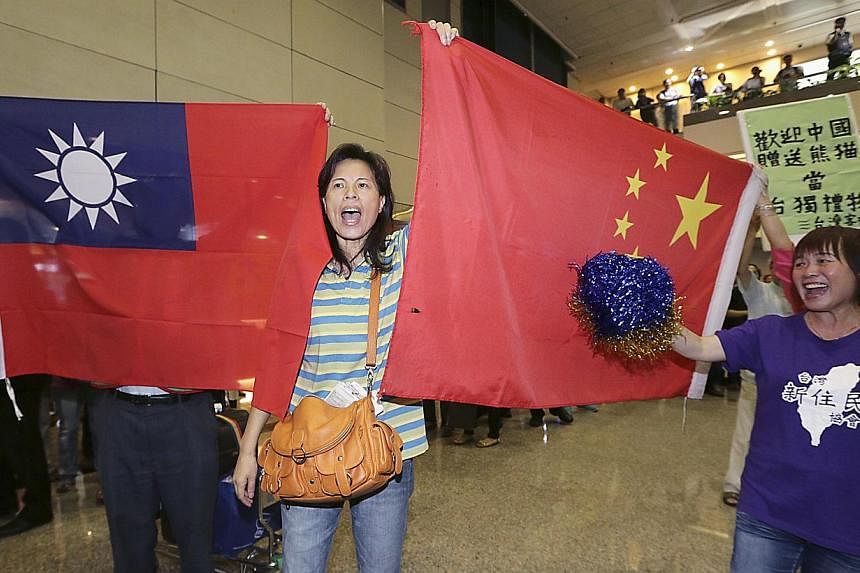 Taiwan and China will this week resume talks on a goods free trade agreement after negotiations were delayed due to vocal opposition by locals suspicious of closer ties with Beijing, officials said Sunday. -- PHOTO: REUTERS