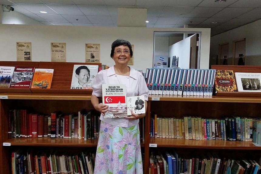 Local tour guide Chia Bee Lian, 58, has come up with a walking tour about Mr Lee Kuan Yew, to coincide with his 91st birthday,&nbsp;called the Founding Father of Modern Singapore. -- PHOTO:&nbsp;MEGUIDEU