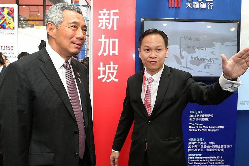 Prime Minister Lee Hsien Loong (left) in Nanning, China on Sept 15, 2014. -- PHOTO:&nbsp;MINISTRY OF COMMUNICATIONS AND INFORMATION