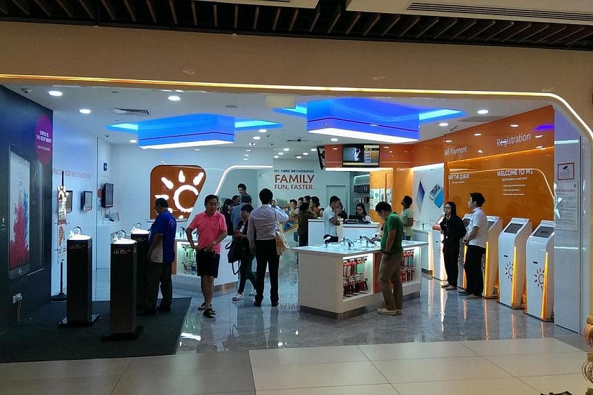 Telco M1 said a design flaw on its website that takes pre-orders for the new Apple iPhone 6 and 6 Plus resulted in one unauthorised access to customers' personal data. -- PHOTO: M1