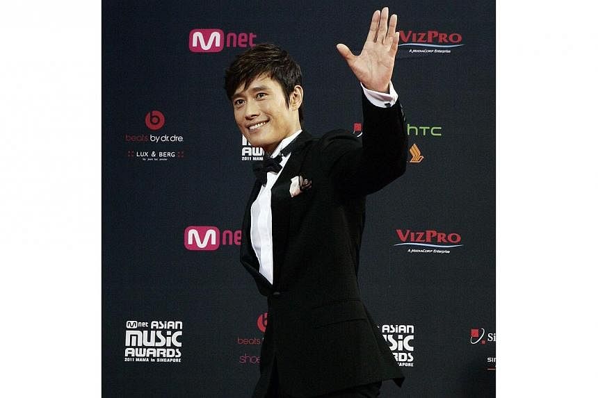 South Korean actor Lee Byung Hun arriving on the red carpet at the 2011 Mnet Asian Music Awards at the Singapore Indoor Stadium on Tuesday, Nov 29, 2011.&nbsp;South Korean actress Lee Min Jung, Lee's wife, is currently staying at her parents' home, a
