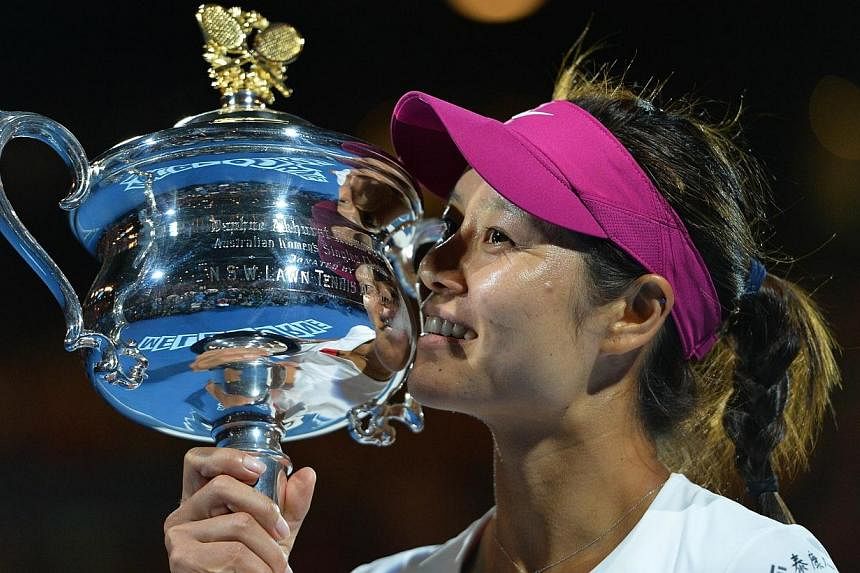 China's Li Na posing with the trophy after her victory against Slovakia's Dominika Cibulkova during the women's singles final on day 13 of the 2014 Australian Open tennis tournament in Melbourne on Jan 25, 2014. -- PHOTO: AFP