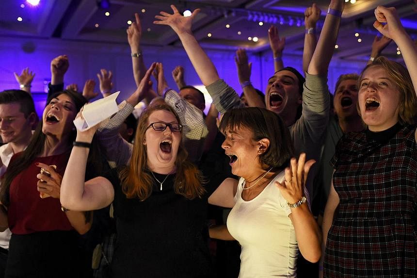Supporters from the "No" Campaign react to a declaration in their favour, at the Better Together Campaign headquarters in Glasgow, Scotland, on Sept 19, 2014. -- PHOTO: REUTERS