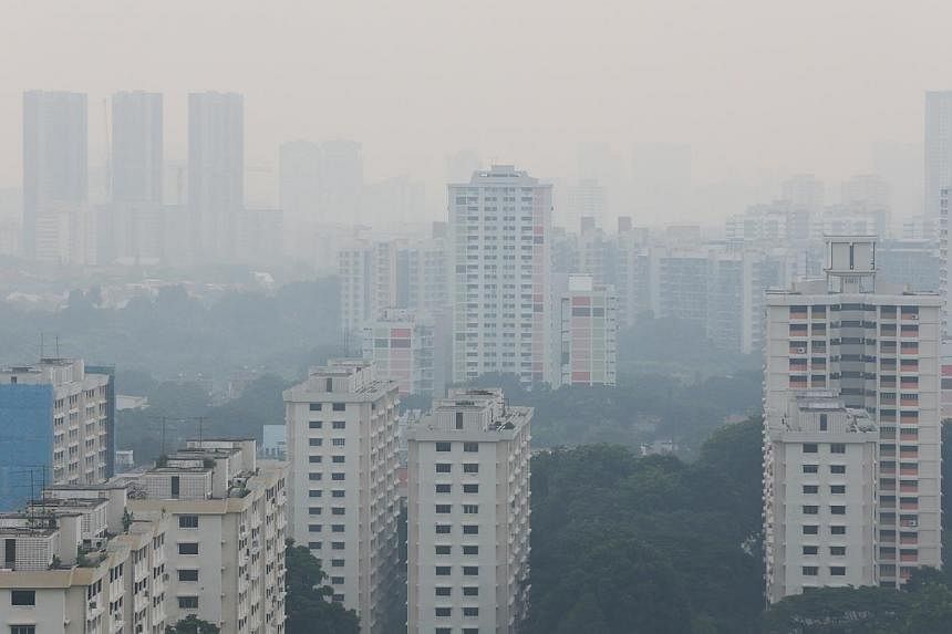 Teban Gardens is shrouded by haze on Thursday, Sept 18, 2014. Air quality in the Republic has worsened, prompting authorities to write to Indonesia expressing "deep concern" over the situation. -- ST PHOTO:&nbsp;ONG WEE JIN