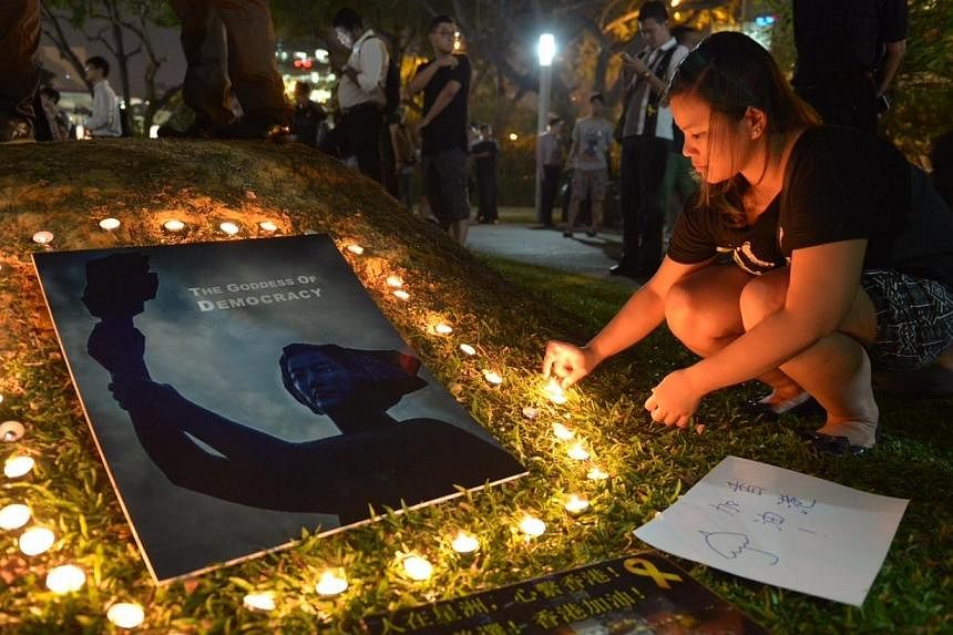 Singaporeans and foreigners gathered at Hong Lim Park on Wednesday night in a show of support for demonstrators in Hong Kong who are protesting against election restrictions. -- ST PHOTO: CAROLINE CHIA