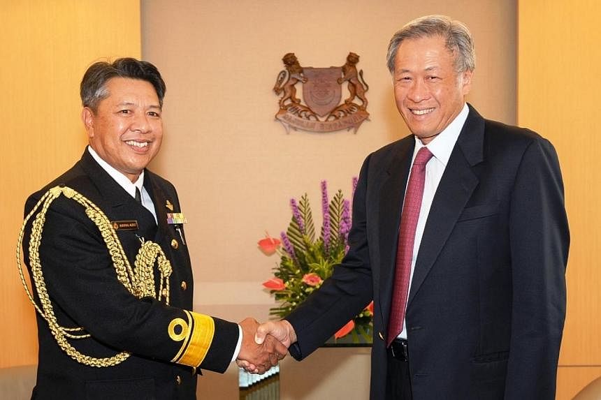 The Commander of the Royal Brunei Navy, First Admiral (FADM) Dato Seri Pahlawan Abdul Aziz Haji Mohammad Tamit, calling on Defence Minister Ng Eng Hen&nbsp;at Mindef. -- PHOTO: MINDEF