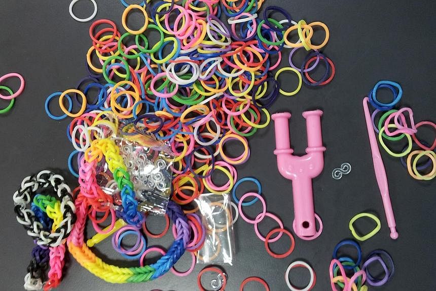 A test laboratory which said that five out of eight rubber band loom samples had not passed safety tests was taken to task by Spring Singapore. -- PHOTO: EUNICE SNG&nbsp;
