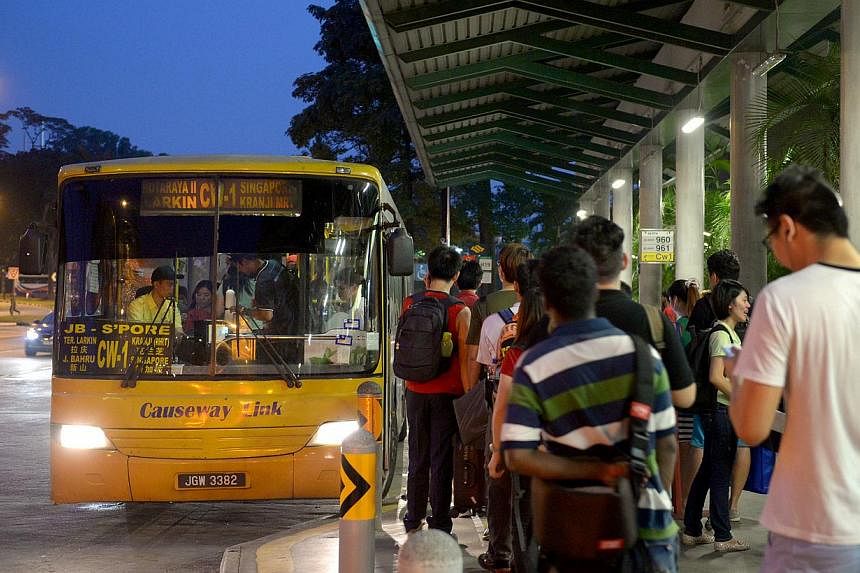 Commuters boarding Causeway Link bus at Kranji MRT station, heading towards Larkin Terminal in Johore Bahru on Oct 3, 2014. -- ST PHOTO: LIM SIN THAI