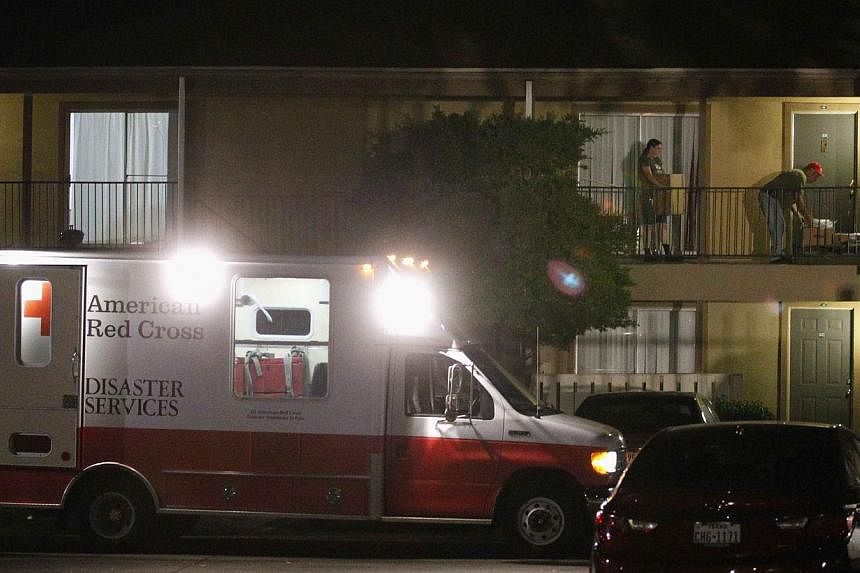 A Red Cross worker delivering bedding materials to an apartment unit at The Ivy Apartments, where a man diagnosed with the Ebola virus was staying in Dallas, Texas Oct 2, 2014.&nbsp;Texas health officials were monitoring 50 people for Ebola exposure 