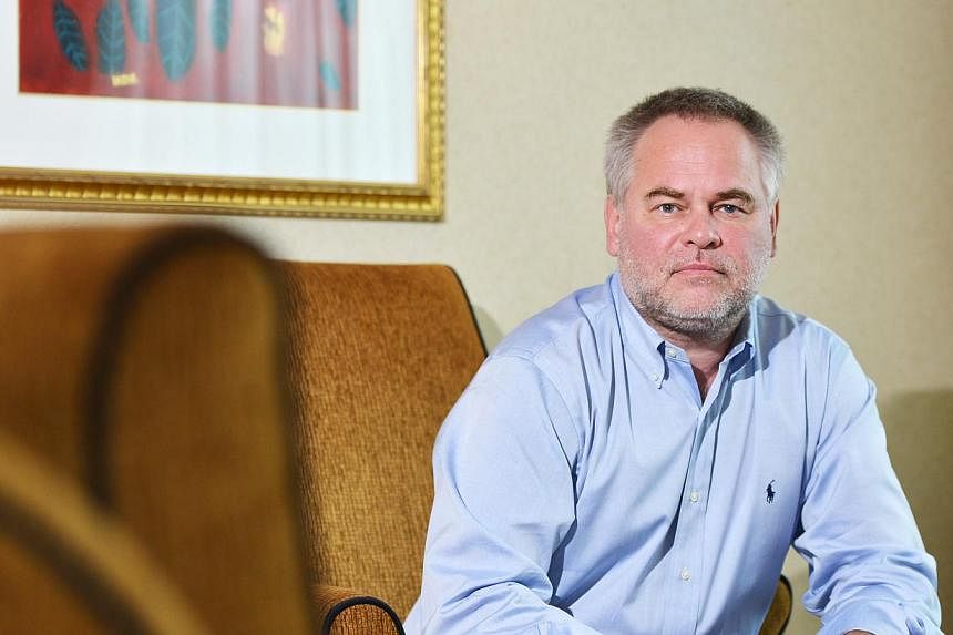 IT security tycoon Eugene Kaspersky uses an old Sony Ericsson phone, which he says is more secure than a smartphone.