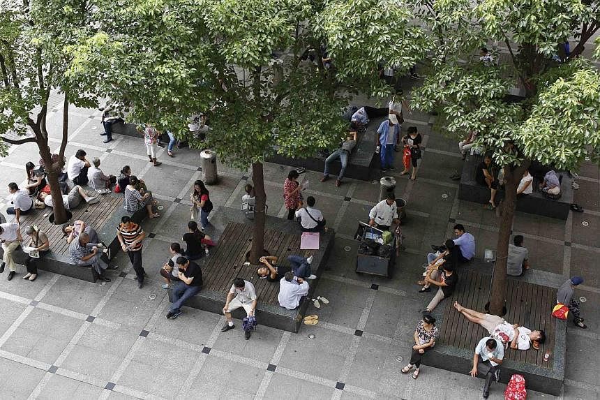 People rest under the trees outside a hospital in Shanghai, on Sept 1, 2014. -- FILE PHOTO: REUTERS&nbsp;