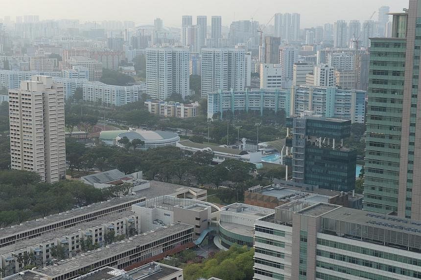 Indonesia is expecting a delay in the start of the rainy season, which means the hazy weather in Singapore and Malaysia may last till at least the middle of the month, depending on wind conditions.&nbsp;-- ST PHOTO:&nbsp;AZIZ HUSSIN