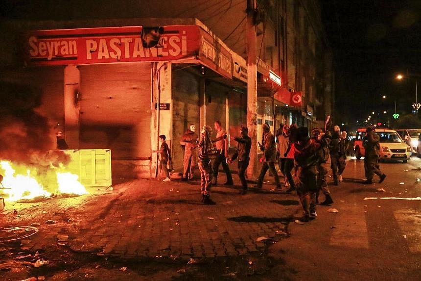 Kurdish protesters are pictured in a street on Oct 7, 2014 in the southeastern city of Diyarbakir during a demonstration to demand more western intervention against Islamic State militants (IS) in Syria and Iraq. -- PHOTO: AFP