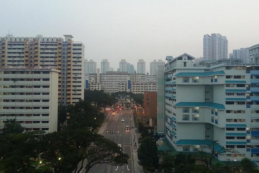 Slight haze over the Braddell area at 7pm on Wednesday, Oct 8, 2014. Air quality deteriorated over the course of Wednesday, and inched into the unhealthy band with a reading of 102 at 6pm. -- ST PHOTO: DANIEL WONG