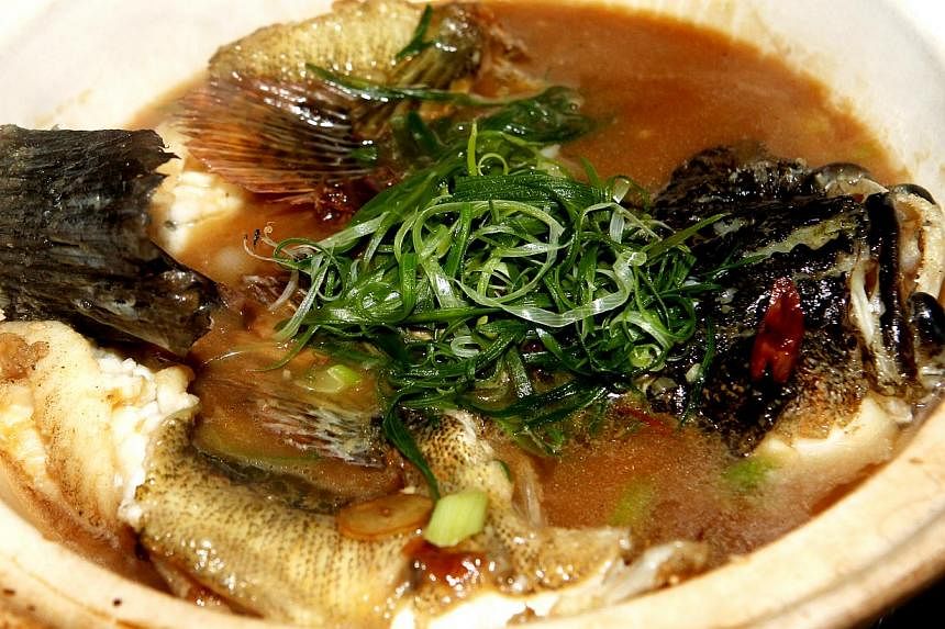 Live marble goby in claypot is a dish available at Boon Lay Raja Restaurant.&nbsp;-- PHOTO:&nbsp;SHIN MIN