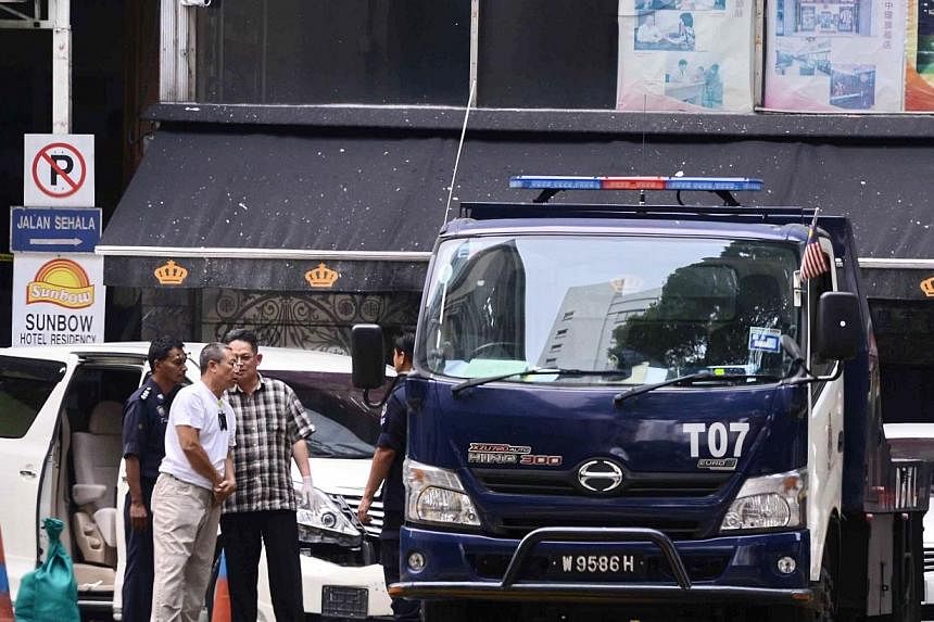Forensic teams arrive at the scene to investigate after a grenade exploded in front of the Sun Complex in Jalan Bukit Bintang, Kuala Lumpur on Oct 9, 2014. -- PHOTO: AFP