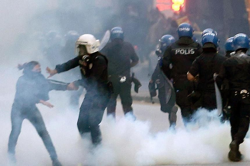 Turkish riot police use teargas to disperse pro-Kurdish protesters on Oct 8, 2014 in Ankara during a demonstration against attacks launched by Islamic State (IS) group, targeting the Syrian city Ain al-Arab, known as Kobane by the Kurds, and lack of 