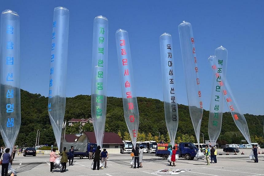 South Korean activists prepare to release balloons carrying anti-North Korea leaflets at a park near the inter-Korea border in Paju, north of Seoul on Oct 10, 2014.&nbsp;North Korea fired artillery into South Korea on Friday, aimed at a region near t
