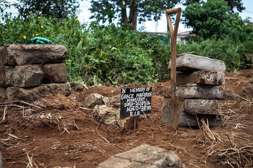 The grave of a victim of the Ebola virus at the Fing Tom cemetery in Freetown on Oct 10, 2014. The death toll from Ebola has passed 4,000, the World Health Organization said. -- PHOTO: AFP
