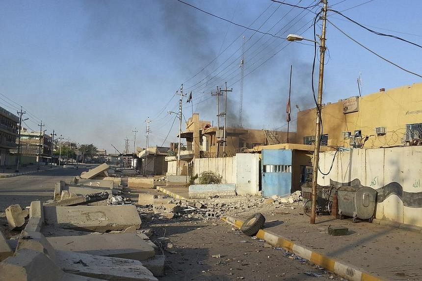 Up to 180,000 people have been displaced by fighting in and around Hit in western Anbar province since the city fell to Islamic State in Iraq and Syria (ISIS) earlier this month, the United Nations said on Monday. -- PHOTO: REUTERS