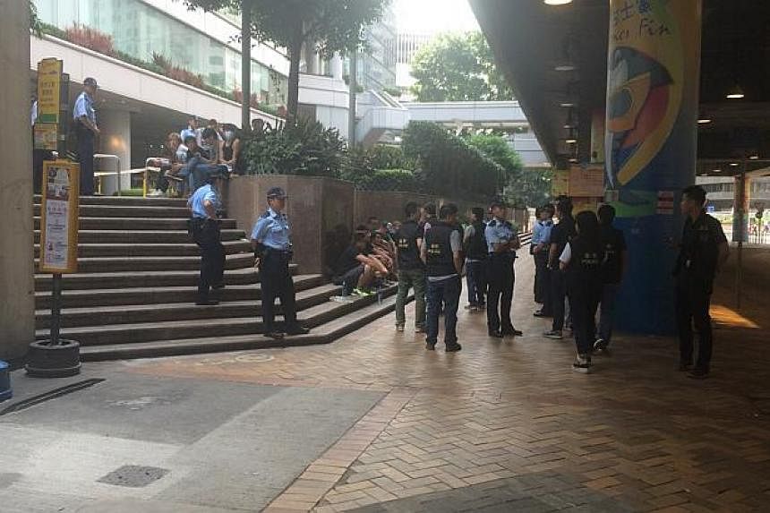 Police at the site of the clashes between pro-democracy protesters and their opponents.&nbsp;-- ST PHOTO: LI XUEYING