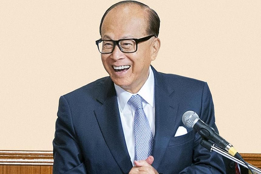 Hong Kong billionaire Li Ka-shing on Wednesday urged pro-democracy protesters who have occupied the heart of the city for more than two weeks to go home to their families, a day after 45 people were arrested following clashes with police. -- PHOTO:&n