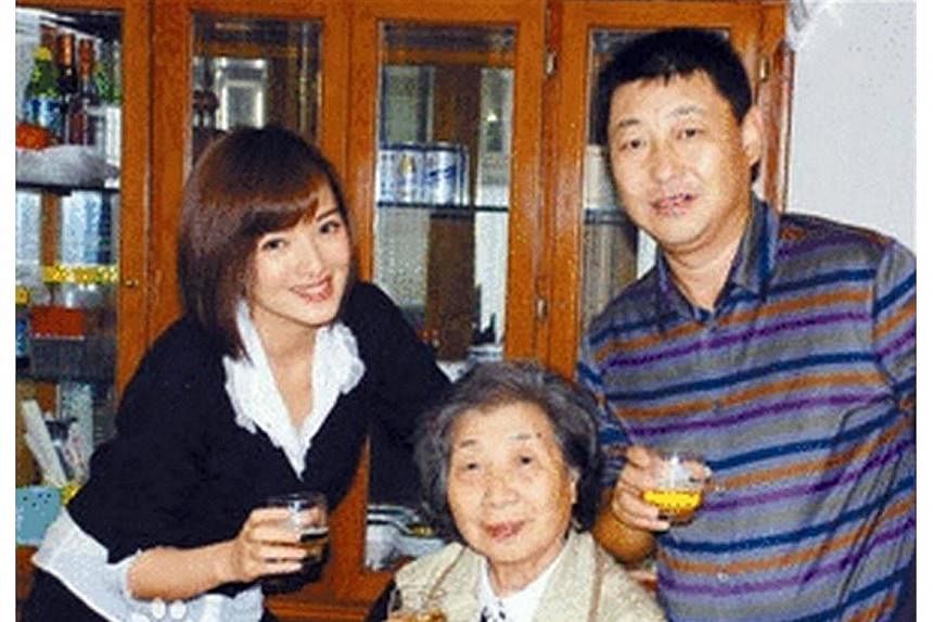 Zhang Lanlan (left), Xi Yuanping (right) and Xi's mother Qi Xin in Beijing.&nbsp;Ms Zhang, a Chinese army singer who mysteriously disappeared from public view six years ago, has made a surprising reappearance in local media - as the wife of the Presi