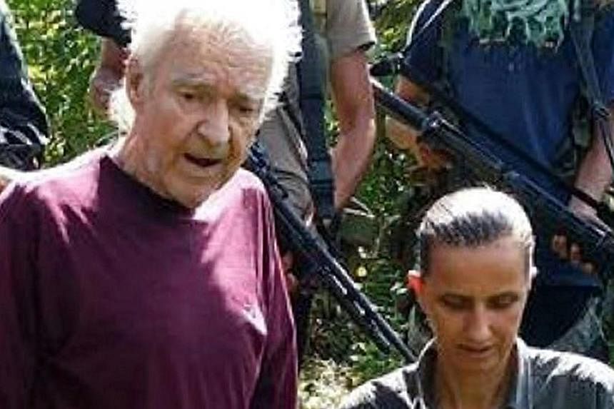 A photo released on Sept 24, 2014 by US-based SITE shows the two German hostages kidnapped by the Philippine Islamist militant group Abu Sayyaf in the Philippines. &nbsp;-- PHOTO: AFP