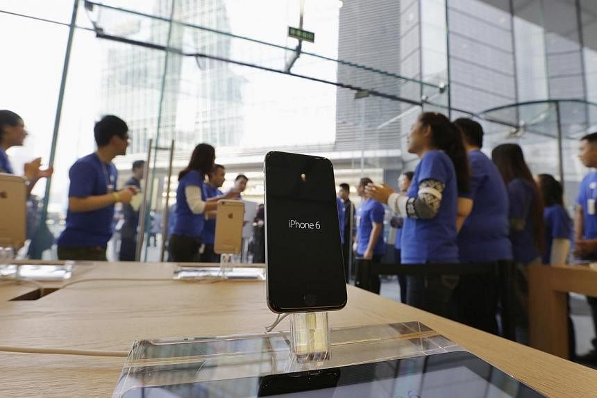 Sales staff welcoming the customers to buy iPhone 6 and iPhone 6 Plus at an Apple store in Beijing, on October 17, 2014. The iPhone 6 and iPhone 6 Plus will be available in the Chinese mainland from Friday, after rigorous regulator scrutiny led to Ap