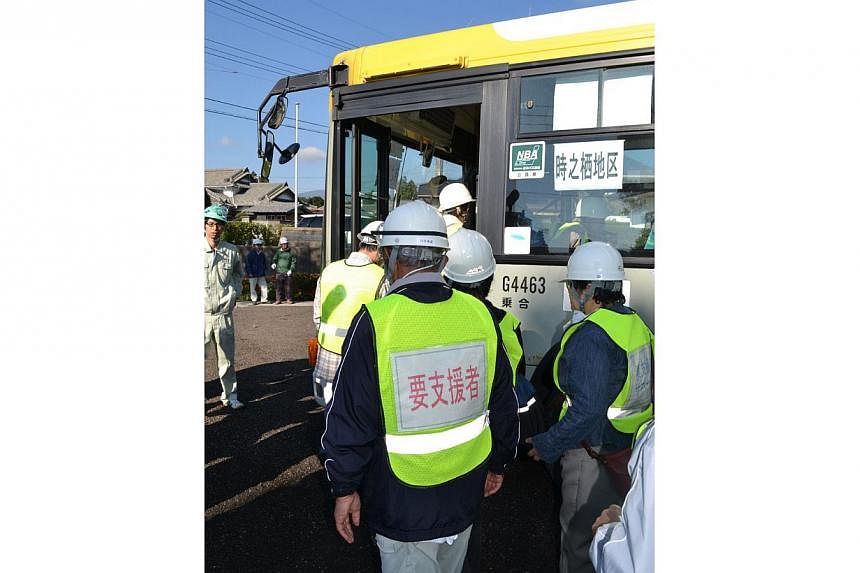 People participate in an evacuation drill in Gotemba, west of Tokyo on Oct 19, 2014.&nbsp;-- PHOTO: AFP