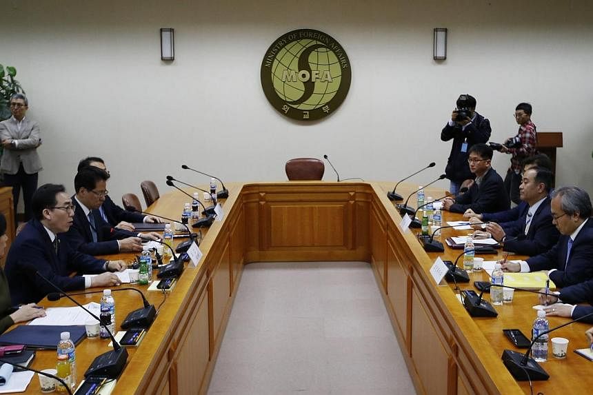 South Korea's Second Vice Minister of Foreign Affairs Cho Tae-yul (3rd left) presides over a meeting regarding sending medics to Africa in response to Ebola, at the Foreign Ministry in Seoul on Oct 20, 2014. -- PHOTO: REUTERS