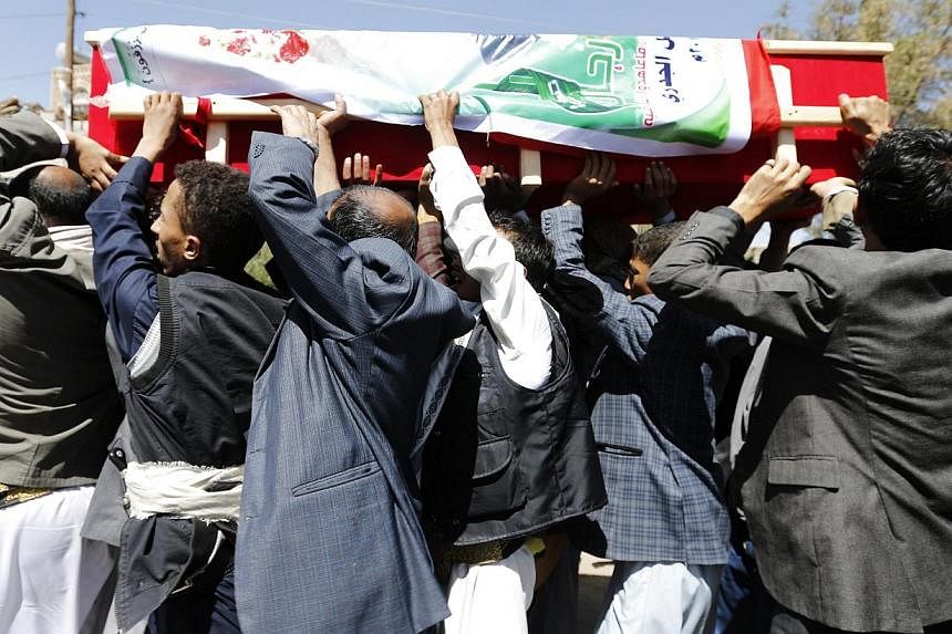 Followers of the Shi'ite Houthi movement carry the coffin of their fellow man during his funeral procession in Sanaa on Oct 20, 2014.-- PHOTO: REUTERS