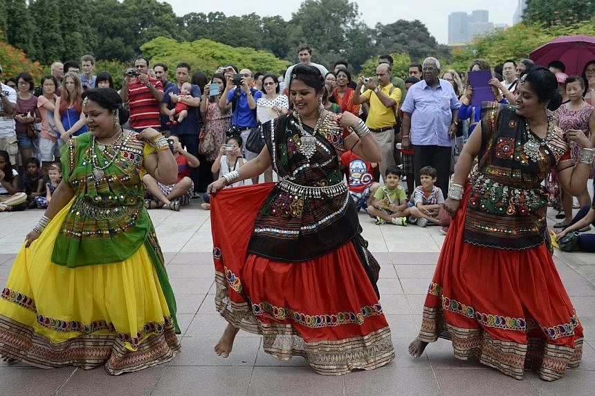 Dancers from Kampung Chai Chee CC performing Indian dances at the Deepavali Istana open house on Oct 22, 2014.&nbsp;-- ST PHOTO:&nbsp;DESMOND LIM