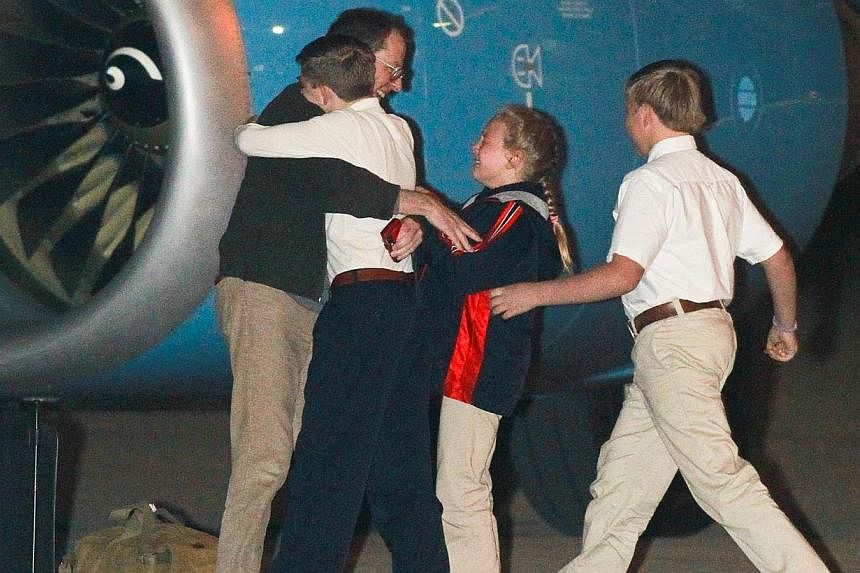 Jeffrey Fowle, who was detained for more than seven months in North Korea, is greeted by his family after arriving at Wright Patterson Air Force Base in Fairborn, Ohio on Oct 22, 2014. -- PHOTO: REUTERS